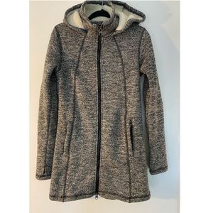 Long Bench Jacket, lined in sherpa
With thumb holes 
Medium, worn a few times